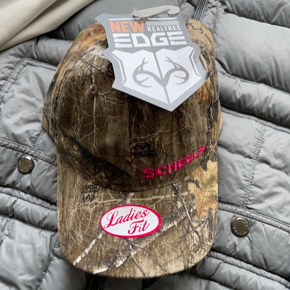 NEW W/ Tag. Ladies Fit REALTREE Edge Camouflage Hat. Hunting. Scheels. One Size.